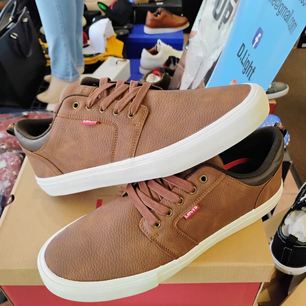 Levi's Brown Sneakers Versatile Low-Top Design